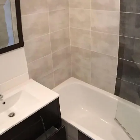 Pavillon T3 Avec Piscine, Et Salle De Sport Près De La - 6 Couchages - Fr-1-732-38