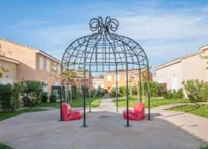 Pavillon T3 Avec Piscine, Et Salle De Sport Pres De La - 6 Couchages - Fr-1-732-38 Apartmán *
